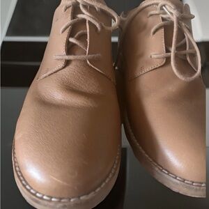 Eileen Fisher leather Oxford Women’s Shoes
Beige size9